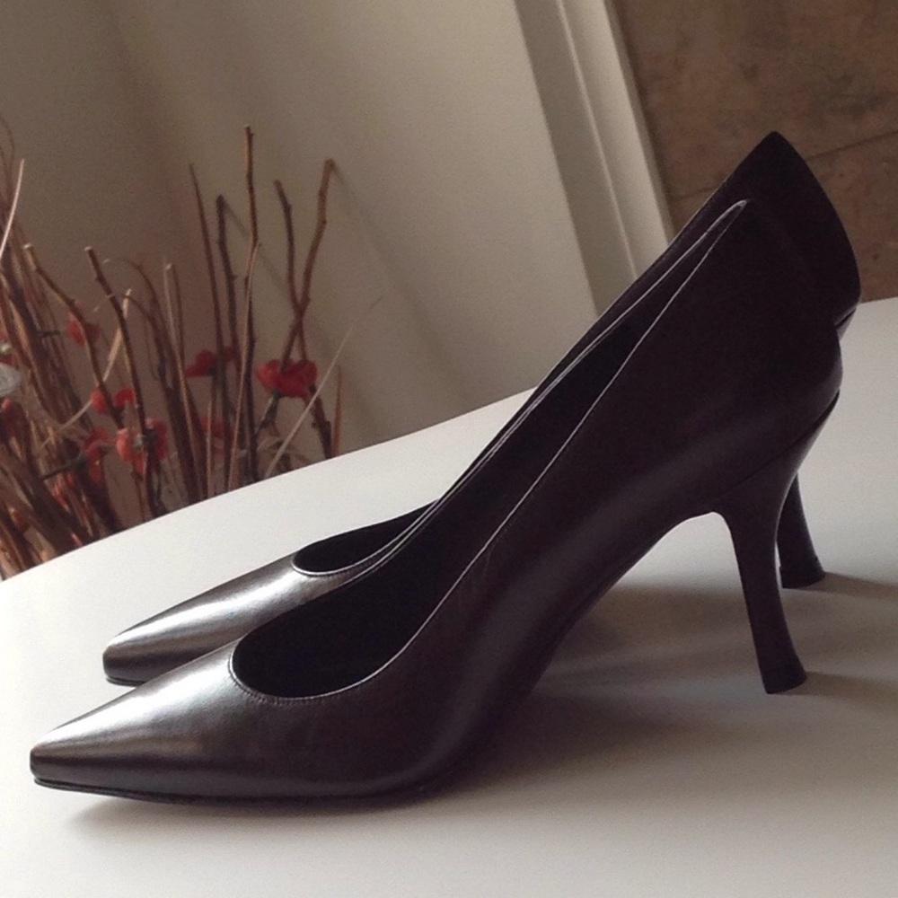 Stuart Weitzman - Brown 'Pointy Toe' Heels